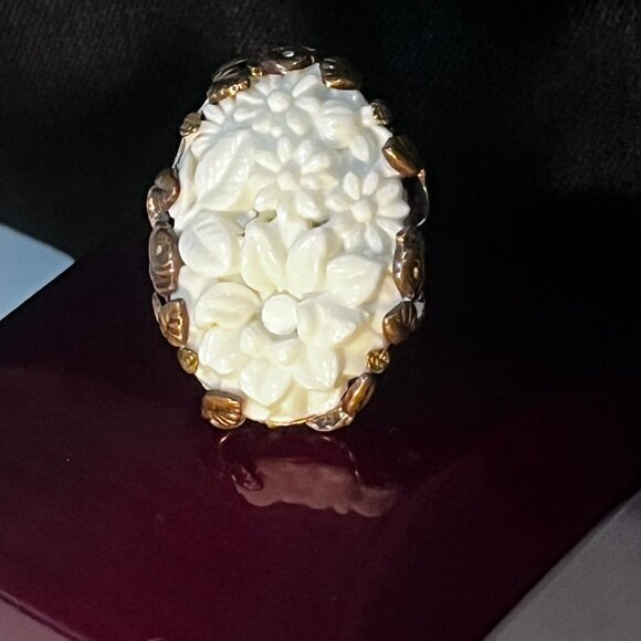 Art Nouveau RING With Flowers genuine Milk Glass Carved with Repose Prong Leaves - Picture 1 of 7